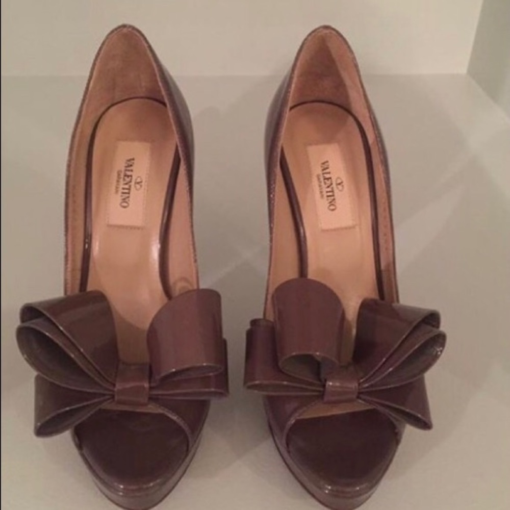 Valentino nude/brown stiletto heels size 5.5  35.5